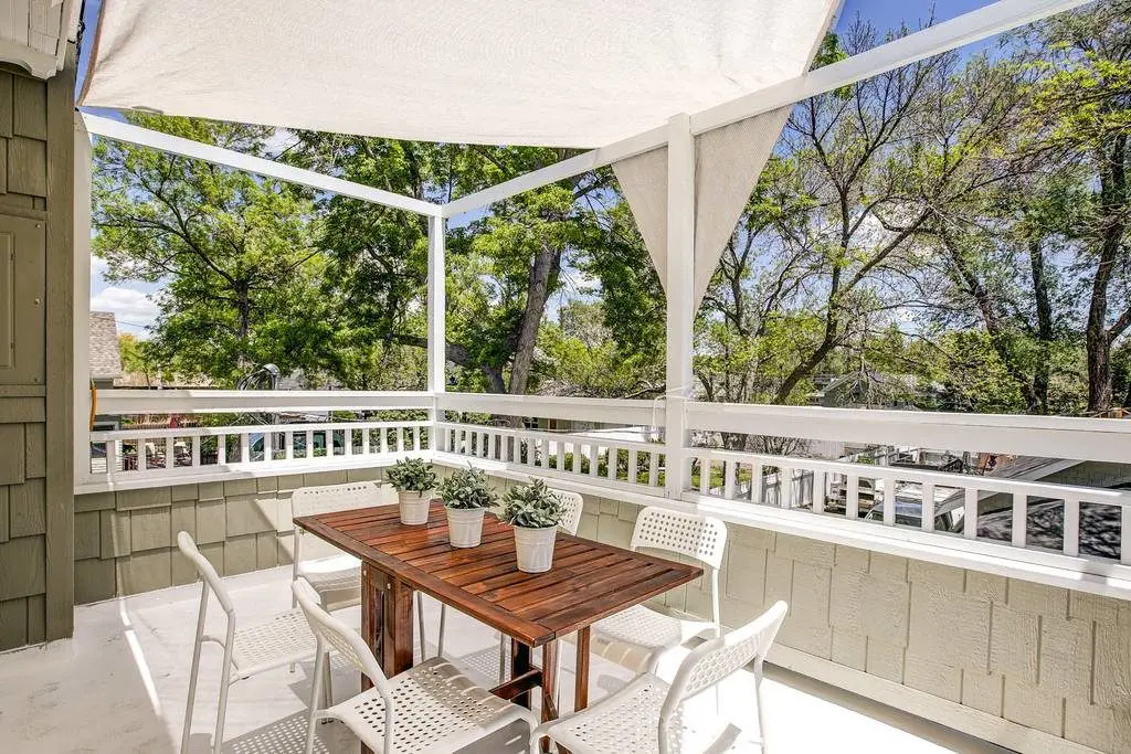 Airbnb Old North End Bungalow - Balcony