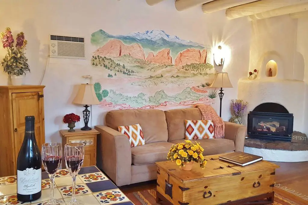 Sitting room with a Garden of the Gods mural