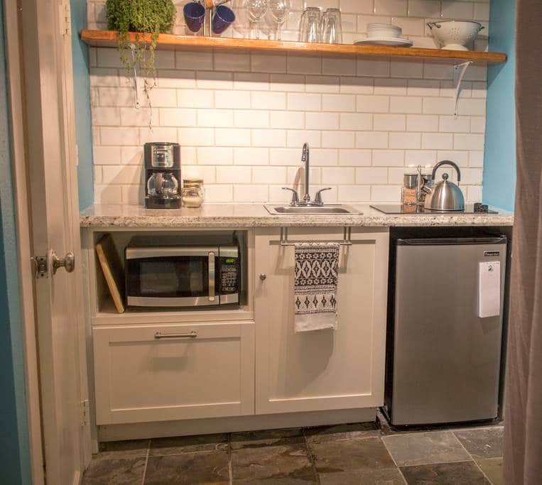 Colorado Springs downtown apartment Airbnb kitchen